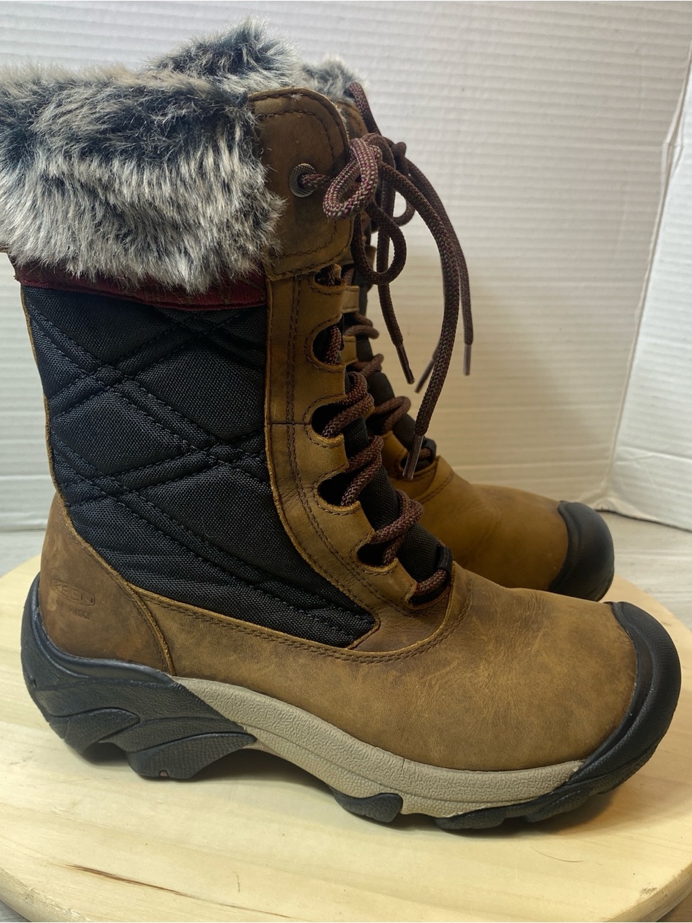 KEEN Women's Winter Boots Size 7.5 Brown Leather Waterproof Faux Fur Insulated